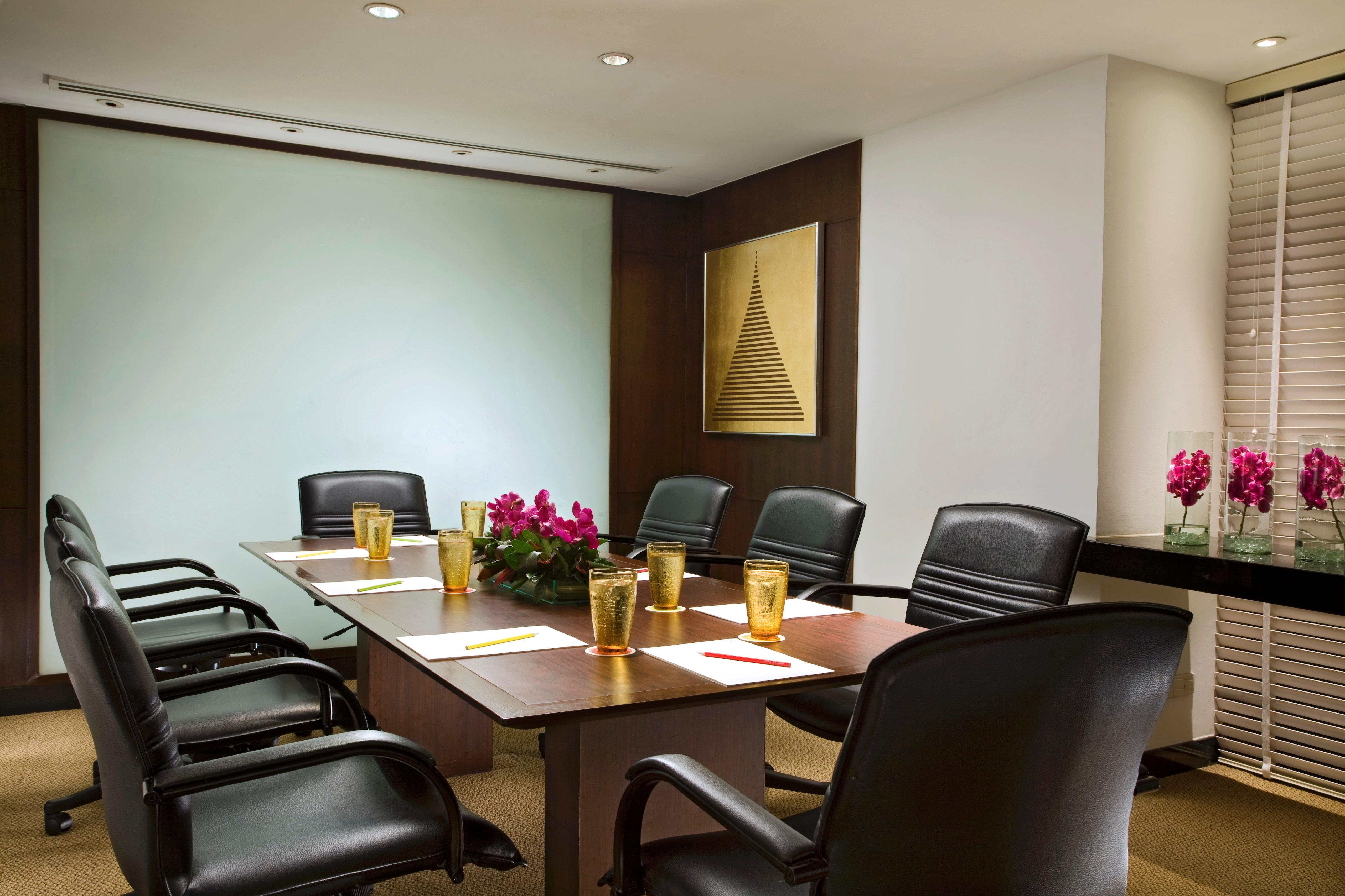 Nh Bangkok Sukhumvit Boulevard Dış mekan fotoğraf A boardroom at a hotel
